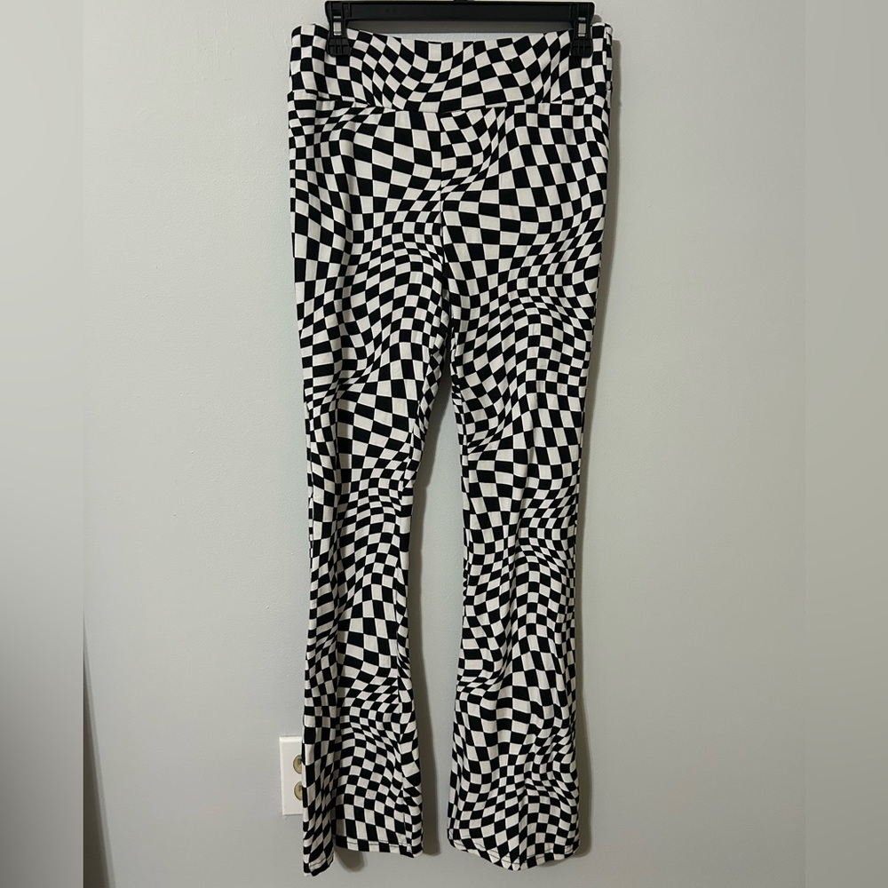 No Boundaries Black and White Checkered Pattern Pants